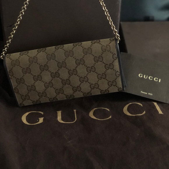 Gucci clutch and wristlet wallet with gold chain - Picture 6 of 8